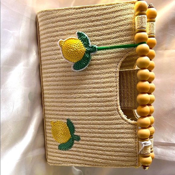 🍋 Super Cute Handbag w/ Embroidered Lemons!! 🍋 - Picture 1 of 5
